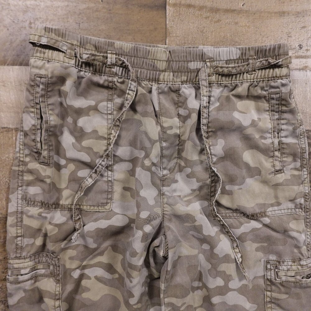 American Eagle Outfitters Women’s Size Medium Camo Cargo Jogger Pants 26" Inseam - Picture 2 of 10